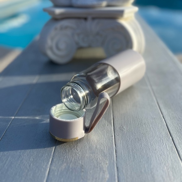 14oz Glass Water Bottle with Twist Top & Handle and Silicone Sleeve - Picture 13 of 13